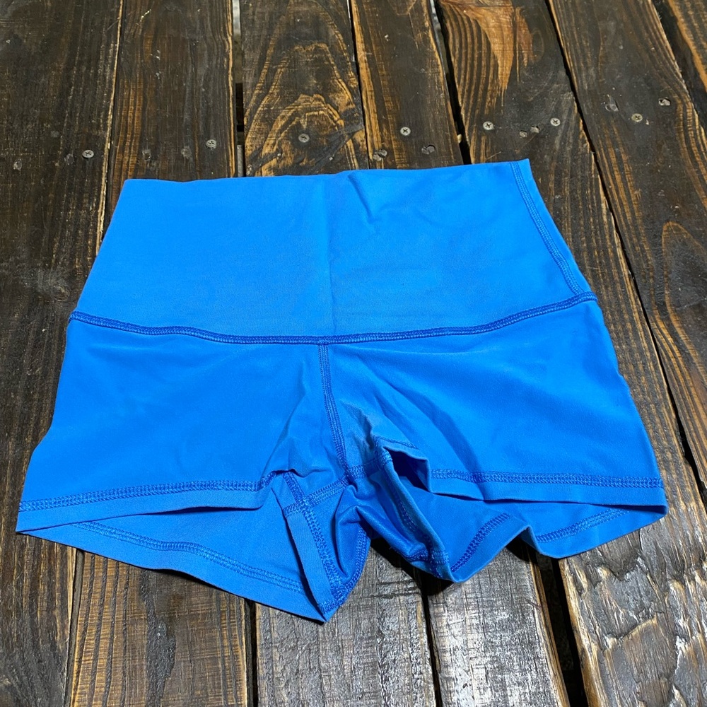 Lululemon Boogie Short (Roll Down) *Full-On Luon Blue
Porcelaine Size 6